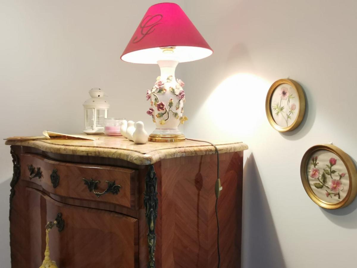 Les Chambres De Capucine Carcagny Екстериор снимка